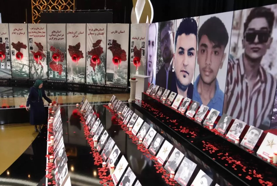 سخنرانی مریم رجوی رئيس جمهور برگزيده مقاومت  در مراسم بزرگداشت شهیدان قیام در اشرف 3