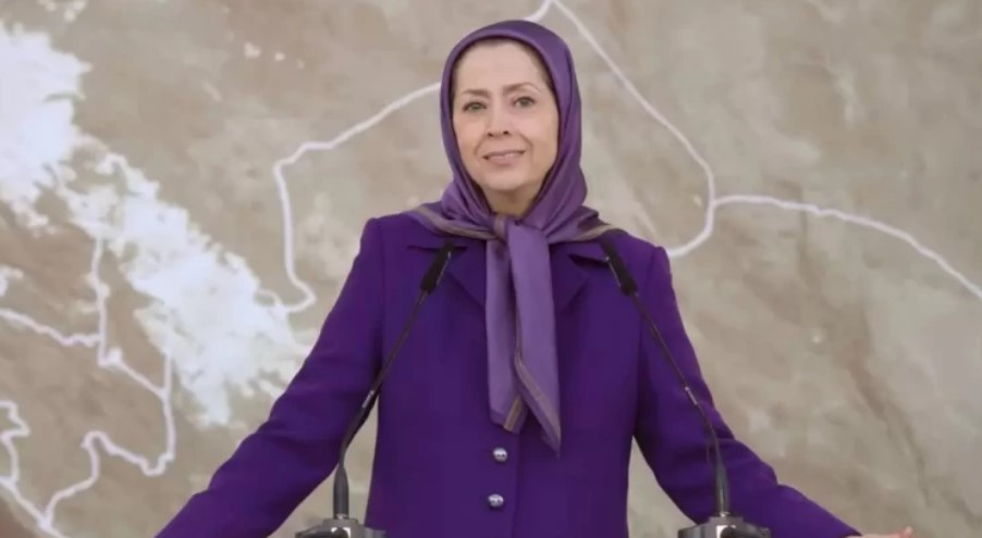 از آبان تا بهاران انقلاب دموکراتیک