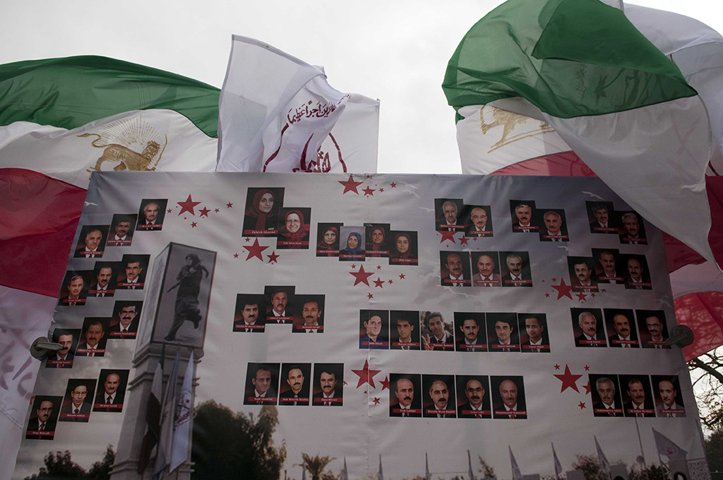 تظاهرات ”همبستگي هنرمندان با اشرفيان و اعتصابي‌ها” در برلين