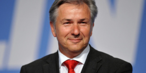 بنظر مي رسد كه وورات امروز  قصد دارد كه استفعا دهد