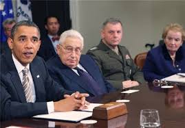 كيسينجر: آمريكا نبايد به اين گروه فضاي تبليغاتي بدهد كه گويا تمام جهان بايد عليه آن، متحد شوند