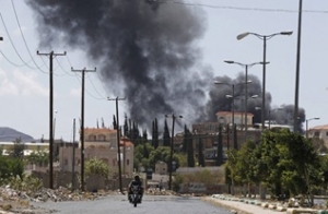 شورشيان يمن با نيروهاي هادي درگير شدند و سفارت آمريكا هدف قرارگرفت