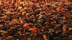 معترضان از فرمان دولت هنگ كنگ سرپيچي كردند