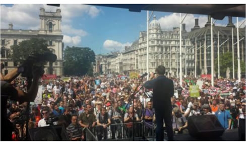 تظاهرات دهها هزار نفر در اعتراض به شرايط اقتصادي در بريتانيا