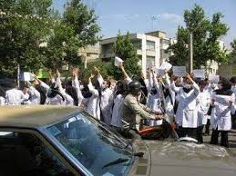 تجمع جمعي از پرستاران در مقابل مجلس