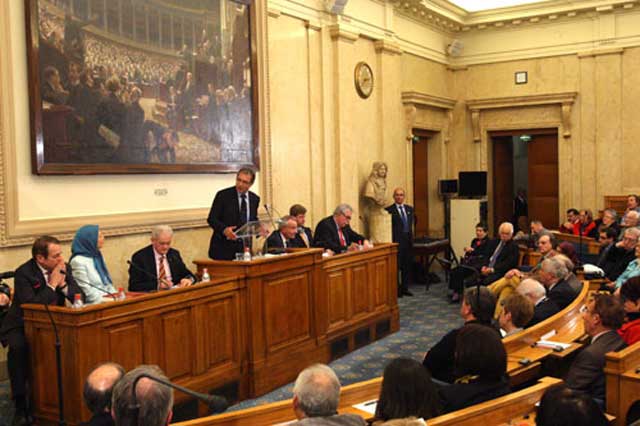 بروجردي : سفر هيأت مجلس  به فرانسه براي خنثي‌سازي مجاهدين بود