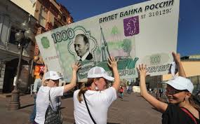 سقوط ارزش روبل روسيه در برابر دلار و چشم‌انداز تيره اقتصادي آن