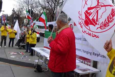 تظاهر‌كنندگان مخالفت خود را به يك معامله با ايران ابراز مي‌دارند