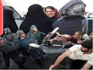 گوشمالي  دو بسيجي توسط جوانان قزوين