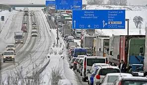 برف سنگين در بخش هايي از اروپا جاده ها را بست