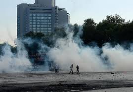 همزمان با ادامه ناآراميها آمريكا سفارت خود در يمن را تعطيل كردو انگلیس و فرانسه بزودی سفارت خود را تخلیه می کنند خبرگزاري آسوشيتدپرس21 بهمن  1393ـ 10 فوريه