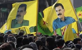 رهبر زنداني كرد ”اوج آلان ”از (پ، كا، كا PKK ) در خواست مي‌كند كه سلاح را زمين بگذارد