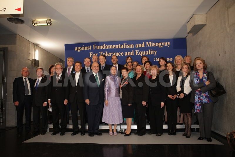 برلين- گردهمايي عظيم به مناسبت روز جهاني زن با شركت بيش از 100شخصيت زن از 5قاره جهان