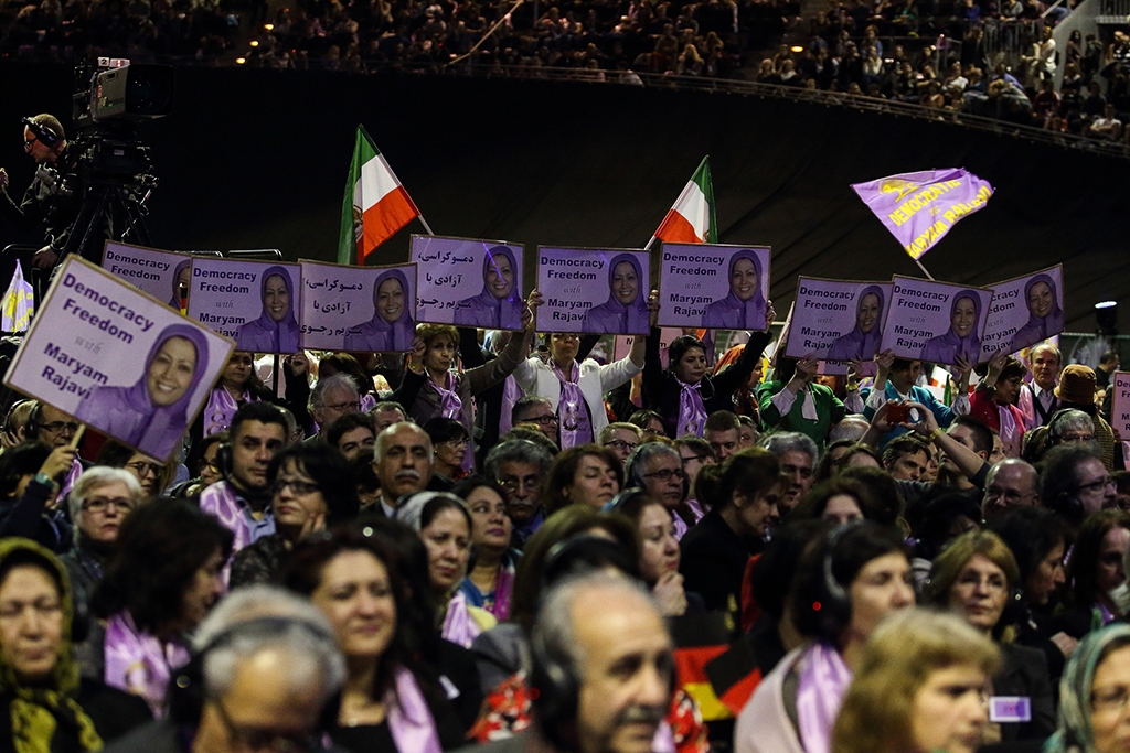 Iranischer Widerstand: „Mullahs erniedrigen die Frauen“