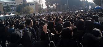 روز دانشجو- شماره 2  شعارهاي مرگ بر ديكتاتور، زنداني سياسي آزاد بايد گردد در دانشگاههاي تهران و صنعتي شريف