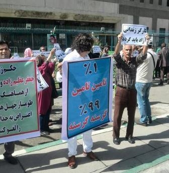 تجمع اعتراضي كارگران در مقابل مجلس ارتجاع با شعار كارگر مي‌ميرد ذلت نمي‌پذيرد