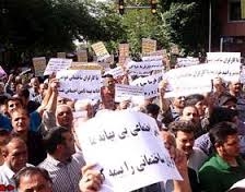 ده هزار كارگر در خيابان انقلاب تهران : كارگر ايراني بيكاره بيكاره