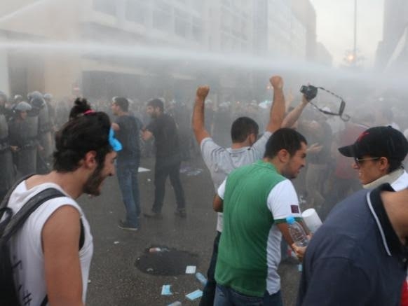 سرباز كردن بحران ها در لبنان