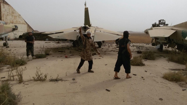 اپوزیسیون سوریه پايگاه هوايي مهمي را در ادلب تصرف كردند