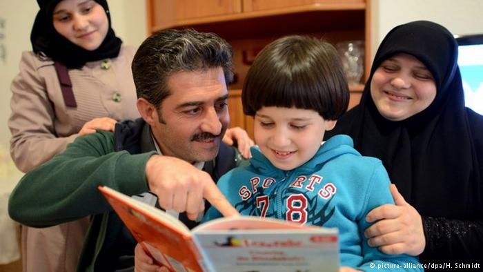 چگونه خانواده پناهجو می‌تواند به او بپیوندد؟