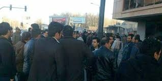 تجمع اعتراضي مالباختگان مؤسسه پديده شانديز در مشهد