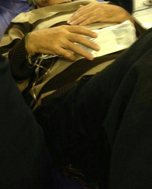 هالو روی برانکارد ,دستبند به دست و پابند به پا